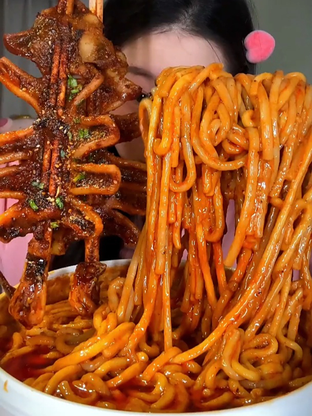 黏糊糊麻辣烫配上铁板大鱿鱼,遵嘟太好吃啦