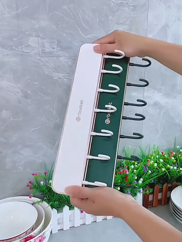 家里菜刀乱放特别危险,试试这“壁挂刀架”,悬挂放置,干净又方便