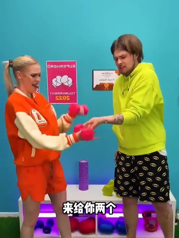 小帅居然敢吃哑铃