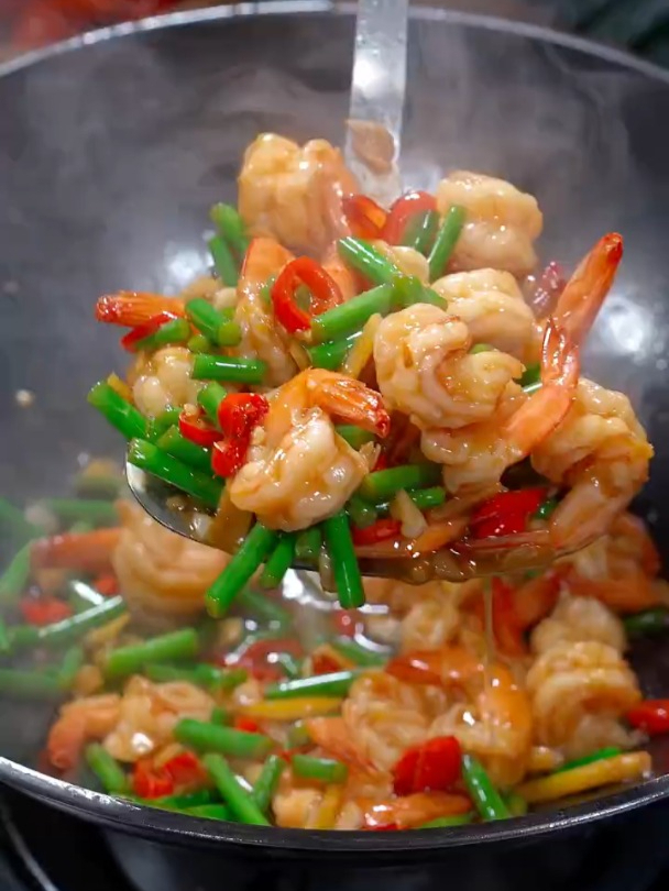 家常菜虾仁炒蒜苔鲜香,好吃又下饭!