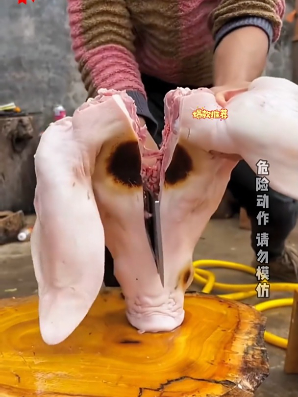 刀匠手工锻打菜刀,夹钢工艺,可吹毛断发锋利耐用!造型惊艳!