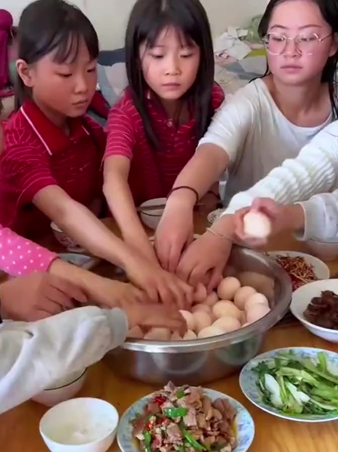 水煮鸡蛋到底是开水下锅还是冷水下锅?
