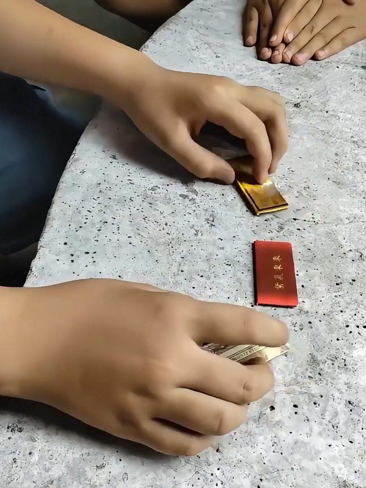 烟卡摆放位置,决定能爆几张烟卡
