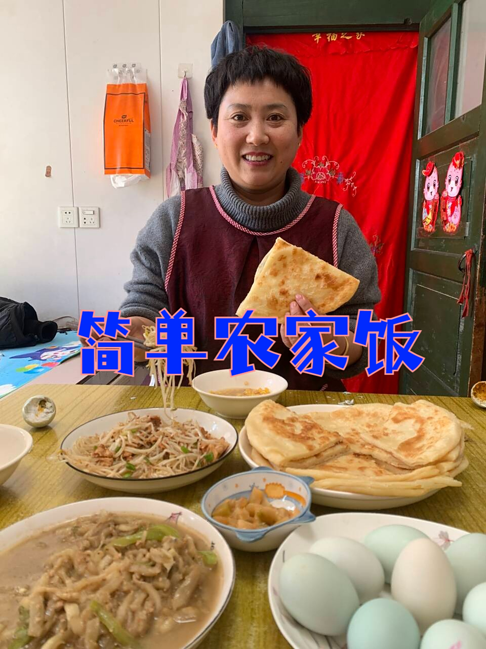玉米大碴粥,家常烙饼,简单的饭菜,却有着治愈人心的力量