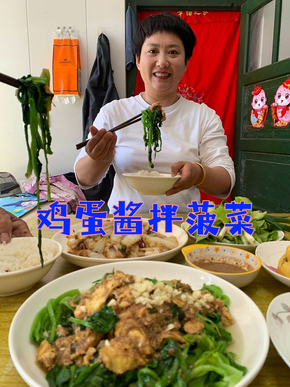 春回小院,菠菜正嫩,做鸡蛋酱拌菠菜,再炒盘醋溜白菜,得劲儿