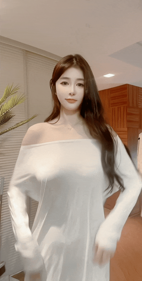 周五福利囧圖云飛系列 美女穿這么性感想去哪兒？