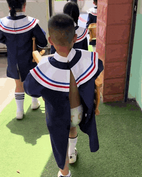周五福利囧圖云飛系列 美女穿這么性感想去哪兒？