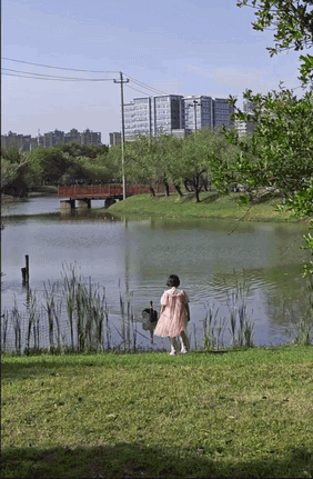 周五福利囧圖云飛系列 美女穿這么性感想去哪兒？