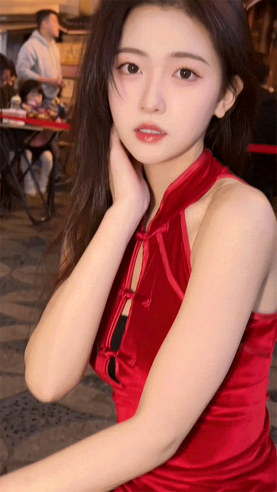 周五福利囧圖云飛系列 美女穿這么性感想去哪兒？