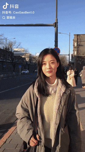 周五福利囧圖云飛系列 美女穿這么性感想去哪兒？