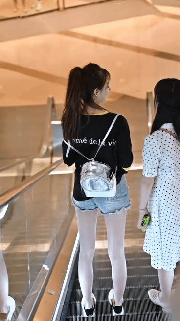 周五福利囧图云飞系列 为啥女友穿包臀裙我没感觉？