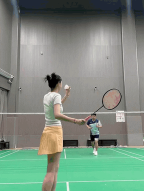 周一内涵囧图云飞系列 原来美大长腿是用来跨围栏