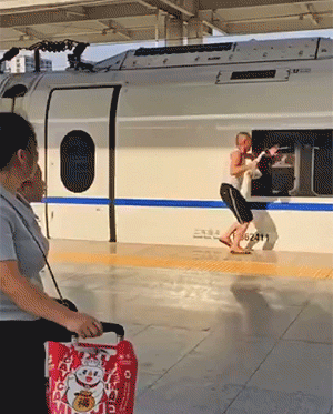 周五福利囧圖云飛系列 為啥女友穿包臀裙我沒(méi)感覺(jué)？