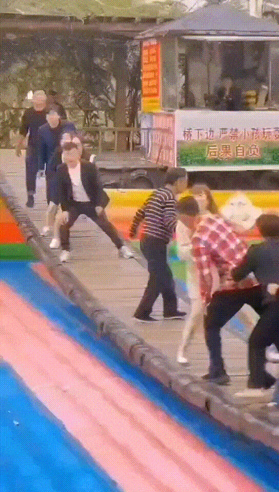 周五福利囧圖云飛系列 餐廳有美女跳舞何愁沒生意