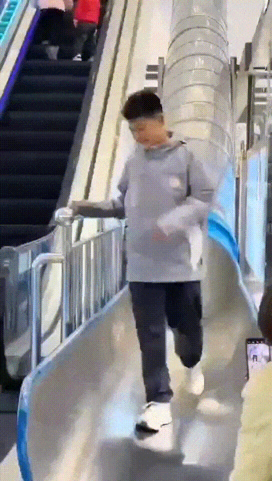 周五福利囧图云飞系列 餐厅有美女跳舞何愁没生意