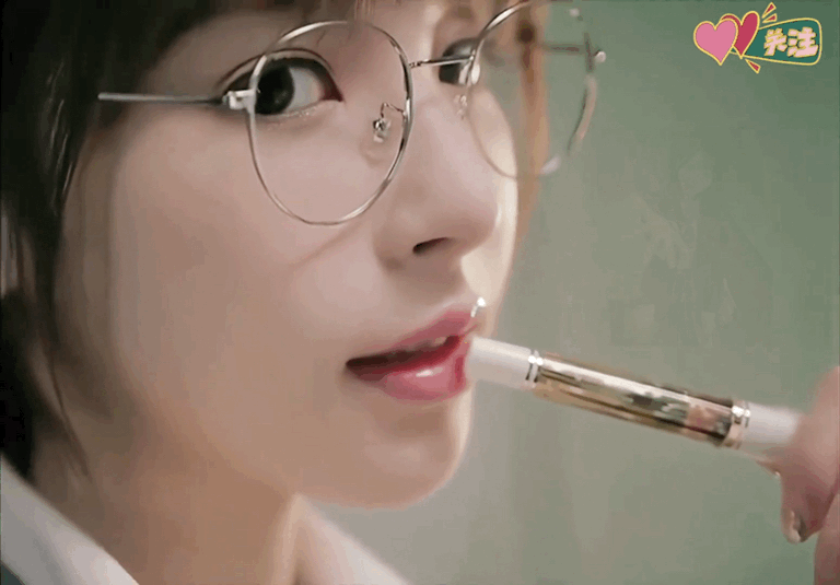 周一內(nèi)涵囧圖云飛系列 美女為何在自己家還戴口罩