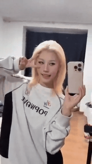 周一內(nèi)涵囧圖云飛系列 美女為何在自己家還戴口罩