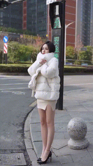 周一內(nèi)涵囧圖云飛系列 美女為何在自己家還戴口罩