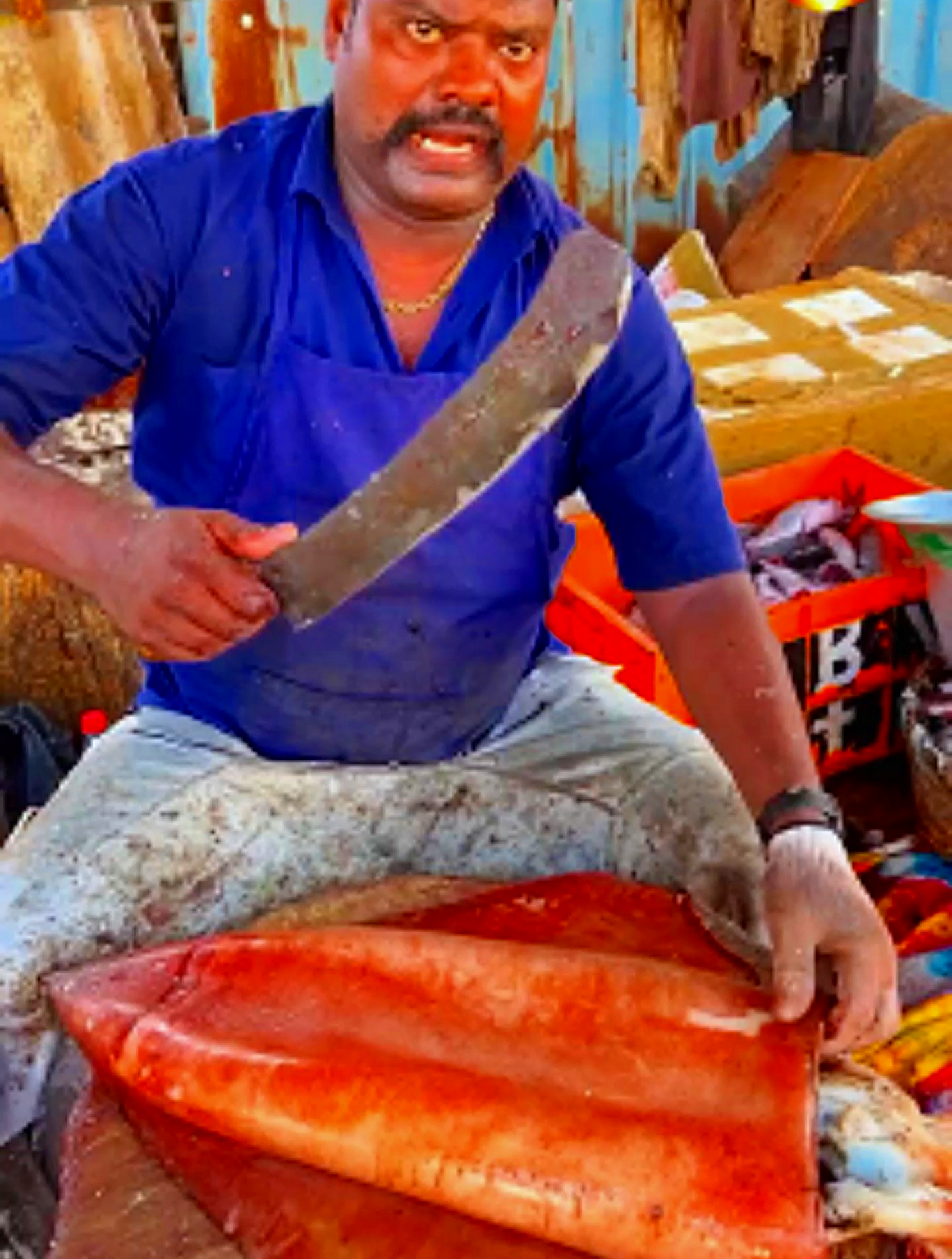 你知道印度人都是如何处理大鱿鱼的吗?看起来很丝滑很解压啊