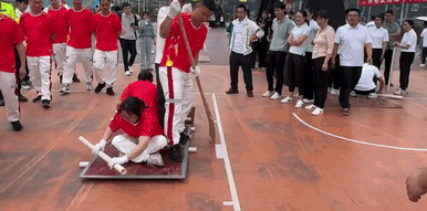 周五福利囧圖云飛系列 小姑娘不善言辭但懂得拳腳