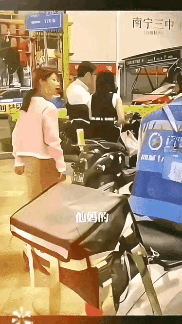 周五福利囧圖云飛系列 看到她微笑感覺空氣都變甜