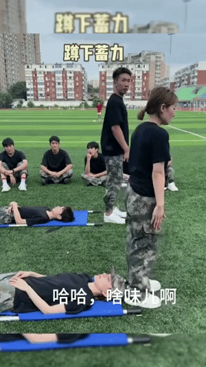 周五福利囧圖云飛系列 看到她微笑感覺空氣都變甜