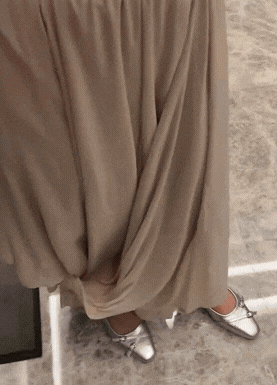 周一內(nèi)涵囧圖云飛系列 美女姿勢特別這節(jié)目效果不錯