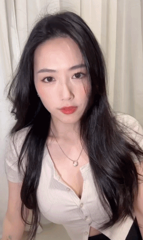 周一內(nèi)涵囧圖云飛系列 美女姿勢特別這節(jié)目效果不錯
