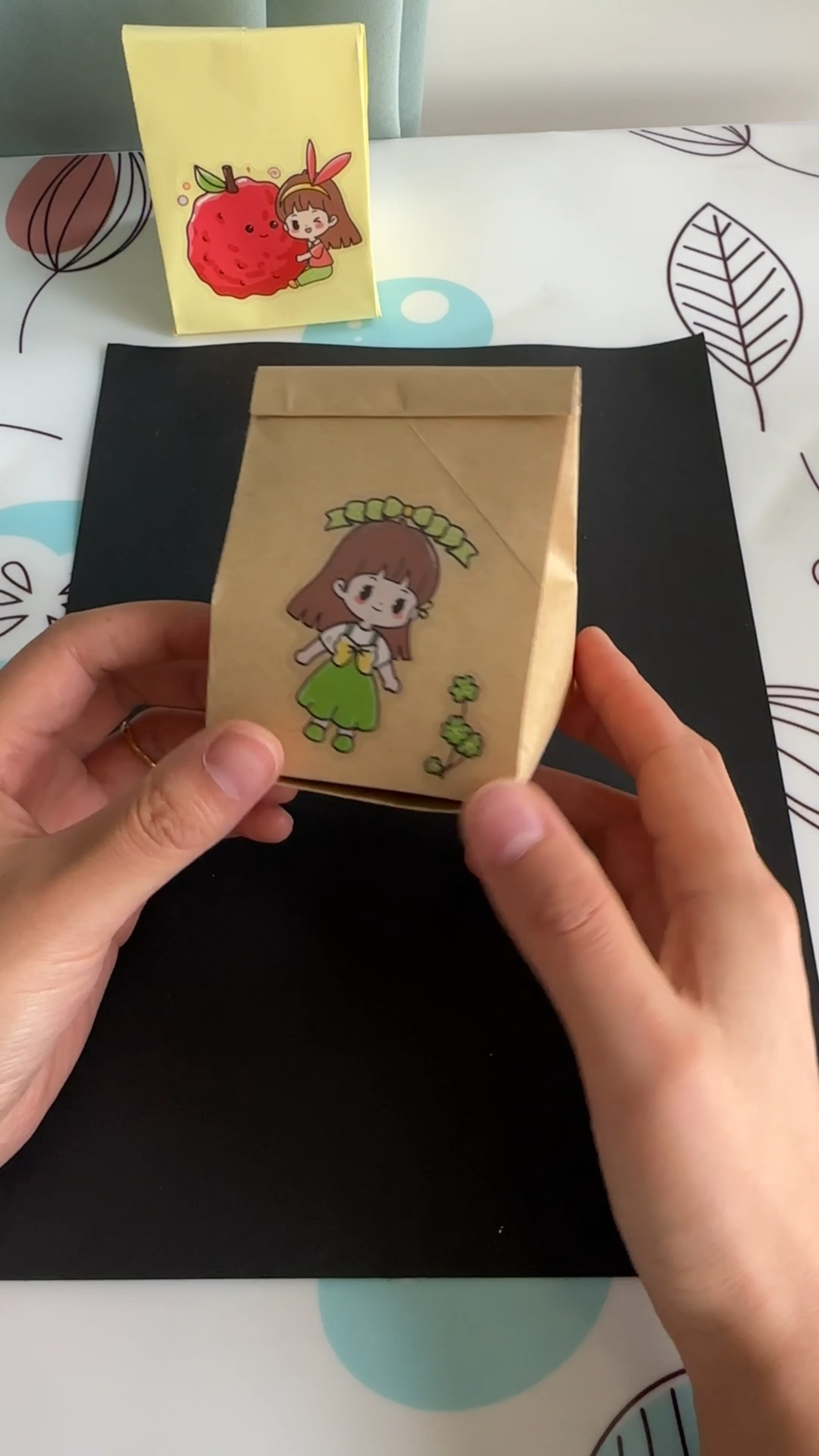 小时候买糕点,都是这种包装袋