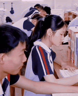 周五福利囧圖云飛系列 美女穿了泳裝為何還穿黑絲