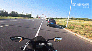 周一内涵囧图云飞系列 为什么裤子外面还要穿裙子