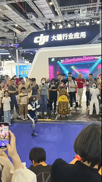 周一內涵囧圖云飛系列 現(xiàn)在女裝的質量真的不行！