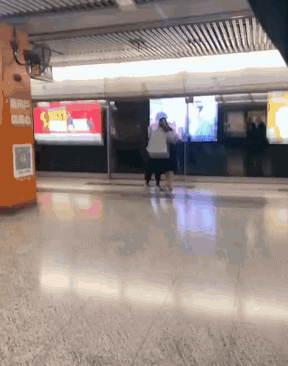 轻松一刻第1517期 地板干净原来是姐颜面扫地