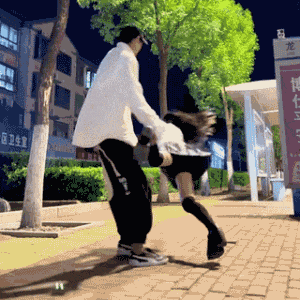 周一內(nèi)涵囧圖云飛系列 男人看美女是先天的反應(yīng)?