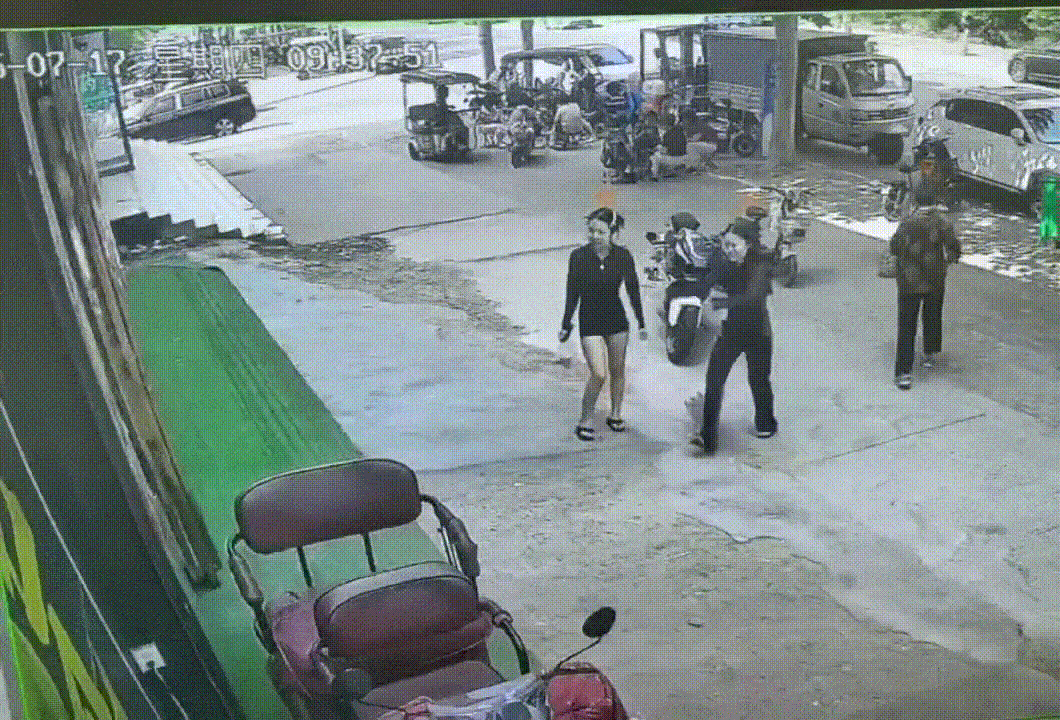 周一內(nèi)涵囧圖云飛系列 男人看美女是先天的反應?