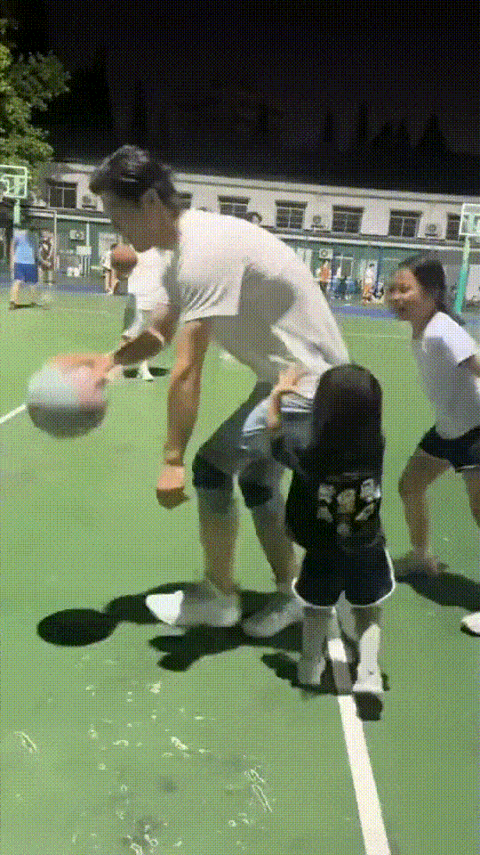 周一內(nèi)涵囧圖云飛系列 男人看美女是先天的反應(yīng)?