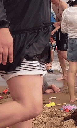 周一內涵囧圖云飛系列 男人看美女是先天的反應?