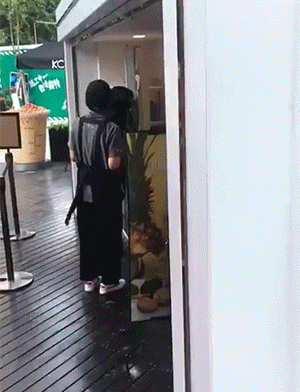 周一內(nèi)涵囧圖云飛系列 男人看美女是先天的反應(yīng)?