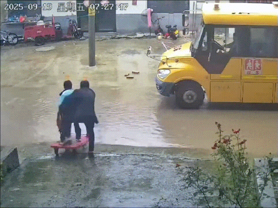 周五福利囧图云飞系列 台球厅女老板都这么好看么