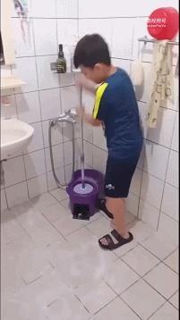 轻松一刻第1581期 体育老师也过不了美人关的