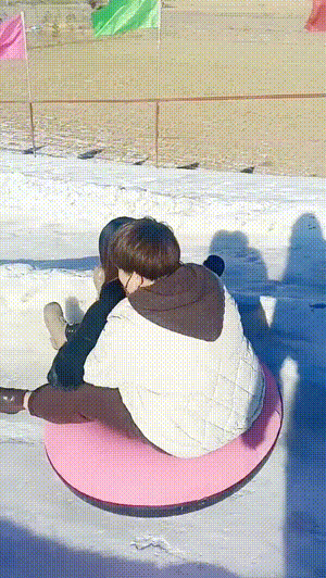 周五福利囧图云飞系列 体育老师也过不了美人关！