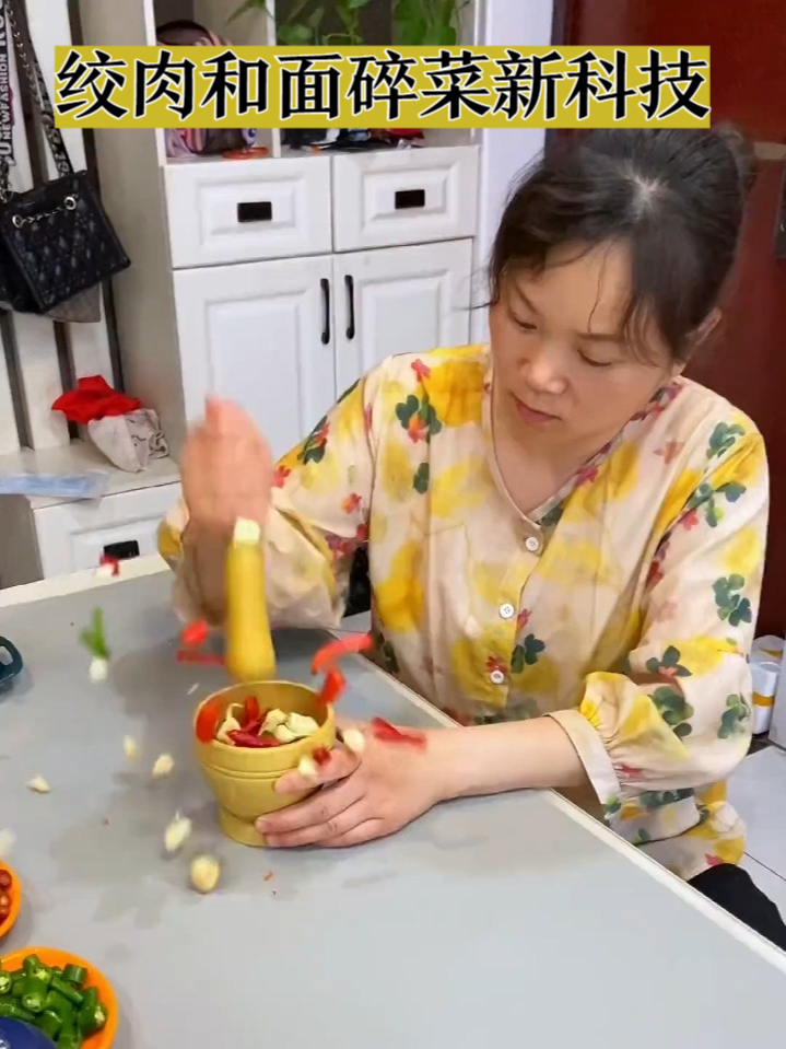科技改变生活，现在绞肉和面碎菜都能一机搞定，全智能，解放双手