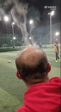 轻松一刻第1611期 这奇怪姿势到底在锻炼什么