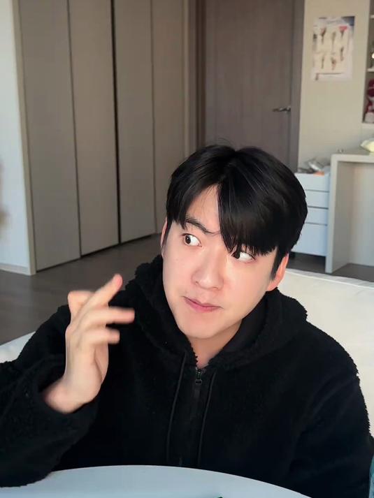 这个韩国人学中文全靠表情包哈哈哈顺便日语也学会了！