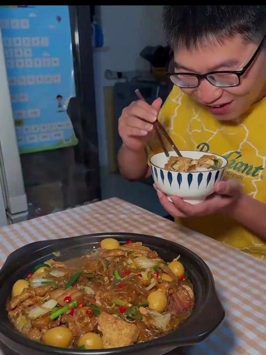 好吃不过家常饭，知冷知热结发妻，过日子没有那么多轰轰烈烈