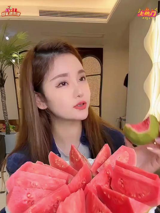 啊谁懂这一口红心芭乐的好吃程度啊！奶油冰淇淋的口感，软糯香甜