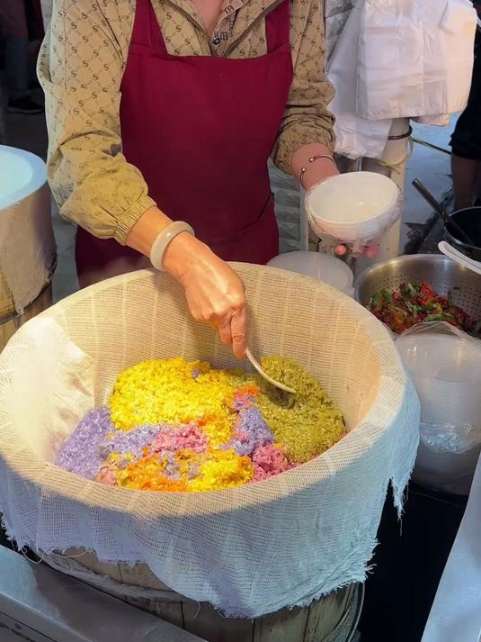 越嚼越香的七彩糯米饭，碳水的快乐就是这么简单