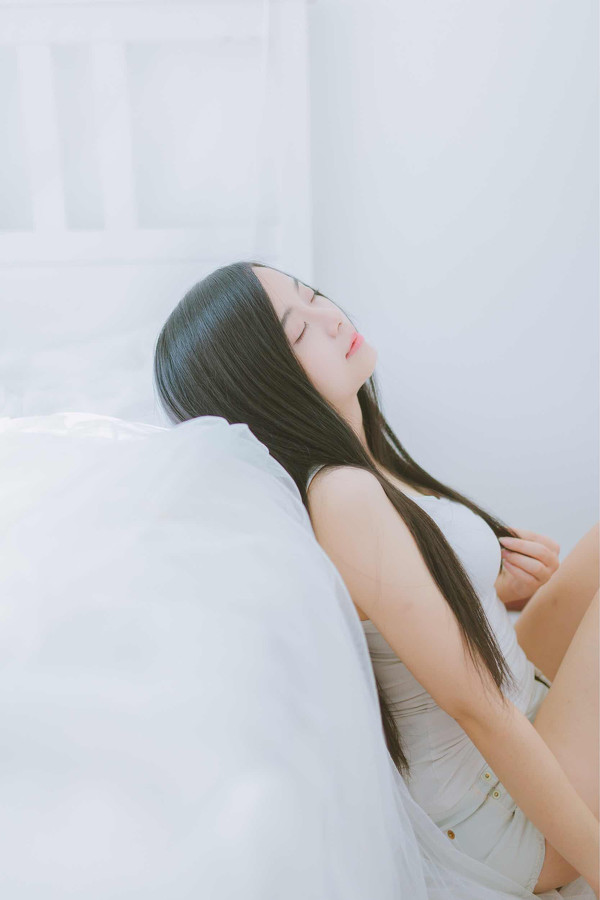 阳光透过窗户-六色网