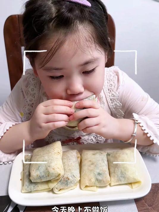 吃饭没胃口的时候，热点春饼炒点家常菜，卷肉卷菜都好