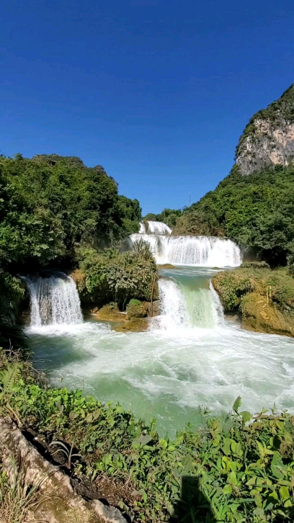 东北老杨自驾云南过冬之旅,路遇免费瀑布!